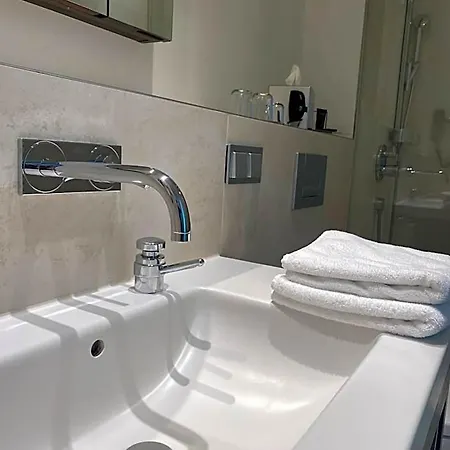 Eberhards Am Wasser فندق بيتنهيم بيسنغين